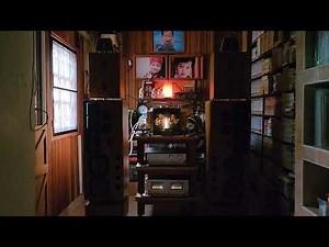 MonaLisa Twins : Live at the Cavern club : side 2 on vinyl