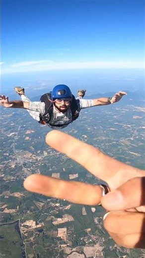 For that Smile 😊 #lifeisbutadream #travel #dothingsyoudontwanttodo #skydiving #indian