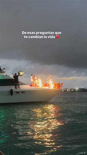 Marfil Oceánico | Alquiler De Yates RD on Instagram: "Aquí empieza una historia para siempre💍 Porque cuando sabes que es la persona, no necesitas más señales… solo el valor de preguntar y un lugar que esté a la altura del amor ❤️❤️❤️ ¿Quién desea una propuesta de matrimonio así?"