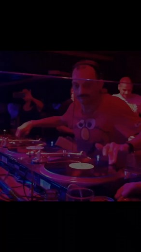 🎛️SCRATCH Y PELOTAZO DE DJ PASTIS, HACIENDO DE LAS SUYAS 🪩🎧 #djpastis #xque #xquesianos #pastisybuenri #davidpastis #davidpastilles #djbuenri #davidbuenri #dj #dejaay #musicamakina #makinaremember #makineros90 #makinalegends | Electrónica Perpetua