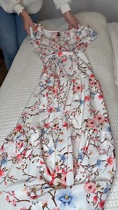 👗✨ I cannot believe I waited THIS long to learn the right way to hang a long dress! No more dresses dragging on the floor 🙅‍♀️ Here’s the quick & easy hack: 1️⃣ Fold the sides together (to make it narrow!) 2️⃣ Lay the ends over the hanger & fold once more 3️⃣ Hook the straps or sleeves onto the hanger And just like that, your long dress is hung perfectly — no wrinkles, no stretching, and no more fabric sweeping the ground. 🙌 This trick works for maxi dresses, gowns, jumpsuits, and long skirts