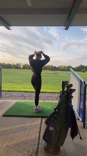 Sunset range session #beginnergolfer #golf #golfgirl