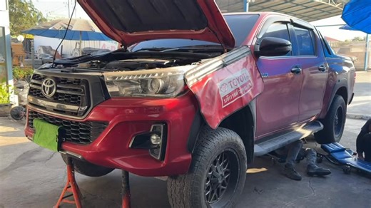 Revo rocco 2.4 ปี 19 at 2wd ทำ at 4wd diff lock *รับประกัน 6 เดือน ใช้เวลาติดตั้ง 5-7 ชั่วโมงค่ะ มาเช้าเย็นรับรถกลับได้เลย | อู่บุญทวีเซอร์วิส Buntaweeservice โดย ช่างโก้