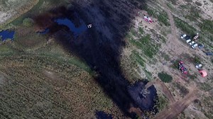 Laguna na 1000 metrech čtverečních. Z Družby v Polsku uniká ropa do kukuřičného pole - Novinky