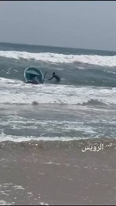 High waves are being reported south part of Ras Al Hadd, in Sur and Jalan Bani Bu Ali, as Cyclone #Shakti has begun reaching the coastline of Oman. يتم الإبلاغ عن أمواج عالية جنوب رأس الحد، في صور وجعلان بني بوعلي، مع بدء إعصار «#شاكتي» بالوصول إلى سواحل سلطنة عُمان. #OmanWeatherUpdates #oman# #عمان #سلطنة_عمان | Oman Weather Updates