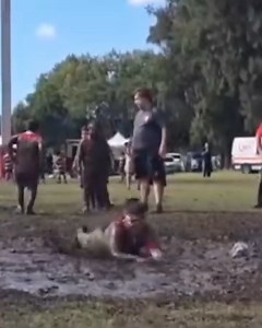 Momento de diversión con el barro | Pasion Por Rugby