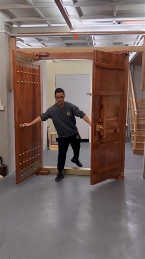 Old Elm Wood Gate with Mechanical Gear Lock |Thank You for the Support 🔒#woodworking #ubdoorindustry