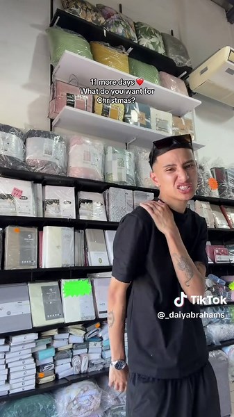 Santa Clause is coming to townnnnn 🎄