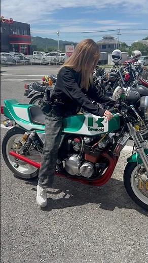 低身長バイク女子！ゼファー400カフェレーサー