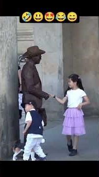 “Human Statue Surprise Prank – Too Funny! 🤣🗿”