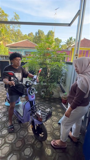 Share free takjil using electric bicycles