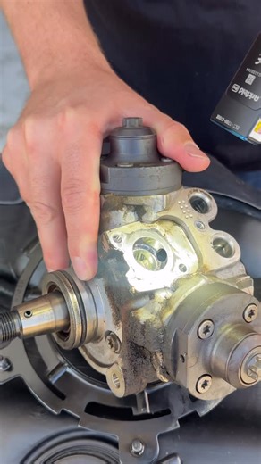 Daves Engines - Miles Bell on Instagram: "Perfect example of a Disaster! We keep seeing these failures on Ford’s 6.7L Powerstroke"