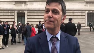 168K views · 972 reactions | #vitalizipertutti Oggi ho presentato alla Camera un Ddl per dare il vitalizio ai portaborse. Il mio ha già siglato l’accordo anche con i 5 Stelle. | Vittorio Sgarbi | Facebook