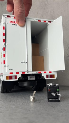 🚚 ISUZU NPR Diecast Model Truck #viral #viralvideo #viralposts #shortsfeed #diecast #isuzu #truck