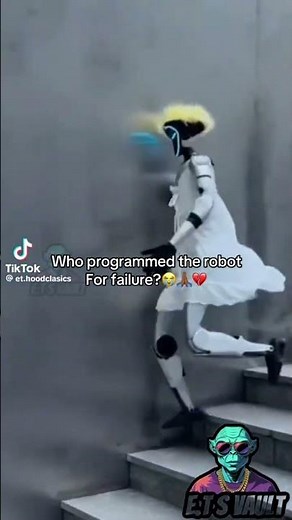 Who programmed the robot for failure 😹✌️ #tiktok #funny #robot