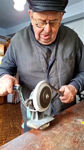 Restore a Dull Knife to Sharp in Minutes #knifesharpening #sharpedges #knifecare #kitchentips