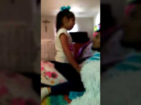 Hija celosa con su papá 😂