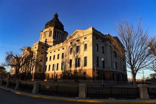 South Dakota Senate approves solid-color license plate option