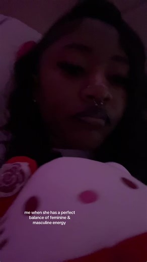 bonus points if she’s androgynous 😏 #wlw #fypシ゚viral #fyppppppppppppppppppppppp #yellowfont #xybca