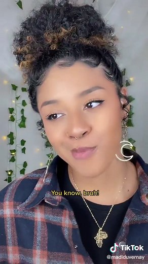 Amanda Bynes Flash Scene Compilation: She's The Man