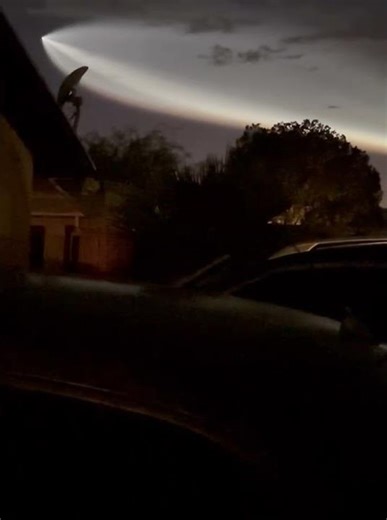 SpaceX Falcon 9 Launch Creates a Massive Glowing Plume over Arizona Sky