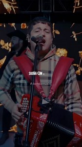 Le hace falta un beso 🤠❤️ | Banda Music