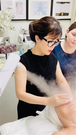 Hydrafacial Course in action today at Le Spa Massage Academy ✨ Hands-on training where students learn advanced skin cleansing, hydration and glowing skin techniques while working on real models. #hydrafacial