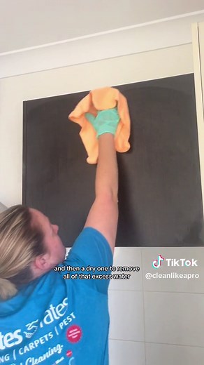 Black matte kitchen cupboards do look amazing…..when they are clean! They are all the rage but they are a nightmare to keep clean. They show everything! #kitchencleaning #cleantok #cleanlikeapro #cleaningtips