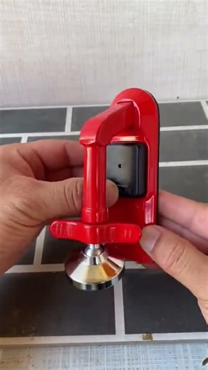 How to protect your door from burglary in seconds? 🚪