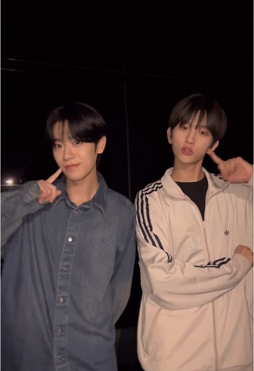 EPEX Members Showcase Mewing and Core Workouts