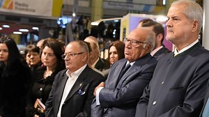 1.1M views · 5K reactions | Proaspăt eliberat din închisoare, Dan Voiculescu și-a chemat tovarășii de suferință la lansarea cărții "Lupta politică". Așa s-a ajuns ca, în mijlocul celui mai important târg de carte din țară, mai mulți condamnați penal pentru fapte de corupție să țină lecții la microfon despre trezirea României și despre scara de valori a societății de azi | Recorder | Facebook