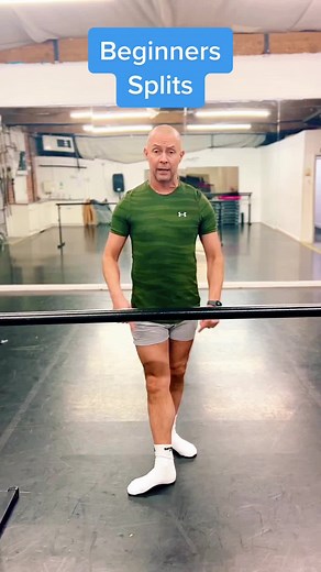 Beginners Tips for Splits. Stretch responsibly and safely. It takes time and patience so no quick fix 👍 #splits #splitschallenge #dancetutorial #tutorial #flexibility #flexiblechallenge #balletteacher #danceteacher #stretching #stretchingchallenge #stretch #tiktokdance #dancebeginner