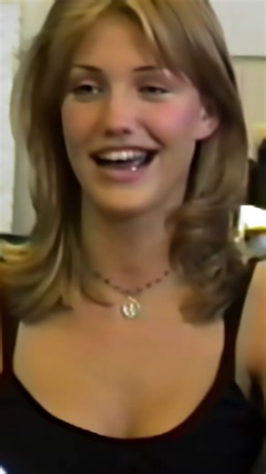 How Cameron Diaz Landed Her Breakout Role in The Mask Just weeks before filming began on The Mask (1994), the team still hadn’t found their Tina Carlyle. After hundreds of auditions, time was running out—until a modeling agent suggested a 21-year-old with zero acting experience: Cameron Diaz. Diaz auditioned, instantly impressing director Chuck Russell and casting director Fern Champion with her confidence and natural screen presence. She got the role on the spot. That last-minute casting choice