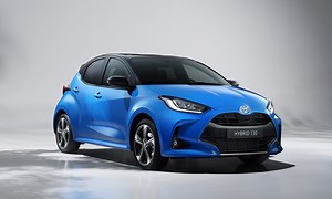 Entdecken Sie die neue Hybridversion des Toyota Yaris, jetzt leistungsstärker und besser ausgestattet!