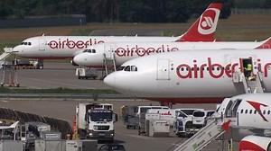Air Berlin files for insolvency, rivals circle