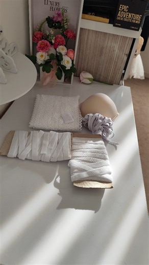 ‎دوخت لباس زیر هایلین : شورت زنانه ، سوتین ، لباس خواب ، نیم تنه‎ on Instagram‎: "از آخرین پستم یک ماه می‌گذره… اول به‌خاطر قطع بودن اینترنت، و بعد به‌خاطر روزهایی که دل و جانم همراهِ کار نبود.🖤🖤 دلم می‌خواست تا چهلم عزیزان از دست‌رفته‌مون صبر کنم،🖤💔 اما بیشتر از این نمی‌تونم پیج رو خاموش نگه دارم. ممنون با اینکه فعالیت نداشتم ولی منو انفالو نکردین و کنارم موندین 🖤🤗 برای احیای دوباره‌ی پیجم به حضورتون نیاز دارم… یه ❤️ یا هر چیزی که تو دلتونه برام کامنت کنید. ✨ دوخت سوتین اسفنجی | پارت ۱ بر