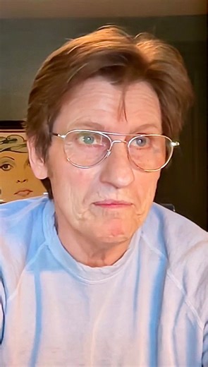 Denis Leary joins the pod to reminisce about the Boston comedy scene of the ’80s, he gets into why he never did Saturday Night Live and he reflects on his iconic film roles Denis Leary Dana Carvey David Spade Full ep: https://tinyurl.com/bdd92dw6 | Fly On The Wall