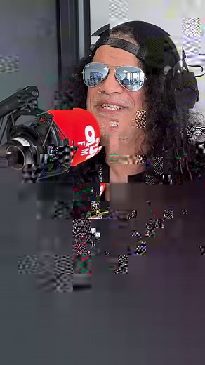 53K views · 398 reactions | ️ La légende Slash était de passage dans les studios après son concert d’hier au Zénith Paris - La Villette ➡️ L’interview arrive très vite sur Oüi FM ✅ | OUI FM | Facebook