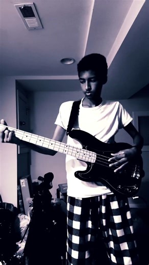 Intro Billie Eilish: Bass Cover #bass #music #billieeilish #intro #cover #bassboosted #filter