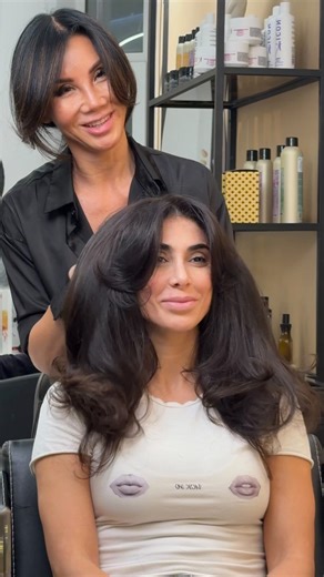 ОКРАШИВАНИЕ ВОЛОС • СТРИЖКИ • ОБУЧЕНИЕ • МОСКВА on Instagram: "Задача колориста — не просто выполнить ваш запрос, а подобрать оттенок, который по-настоящему украсит вас✨ Делюсь фрагментом консультации и подбора цвета для моей очаровательной гостьи 😉 Как вам результат? Я Екатерина Худякова — наставник по стрижкам и колористике, практикующий мастер и топ-стилист. ✒️Запись через администратора (отвечает в течение дня) — ссылка в профиле @khudyakova_katya #окрашиваниеволосмосква #парикмахермосква #