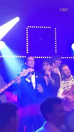 Damiano singing at his own wedding 💍🕊💜