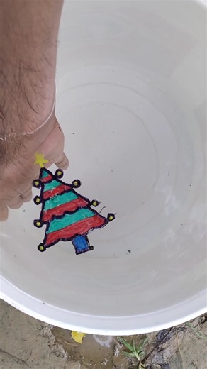 how to make a Christmas 🎁🎄 tree drawing on water 💦 by floating pen #shorts #viral #trending #amazing