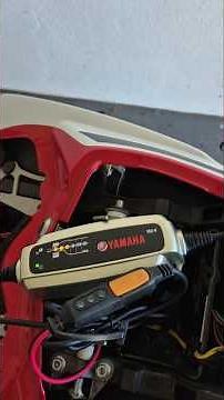 charging the motorcycle battery charger Yamaha YEC-9