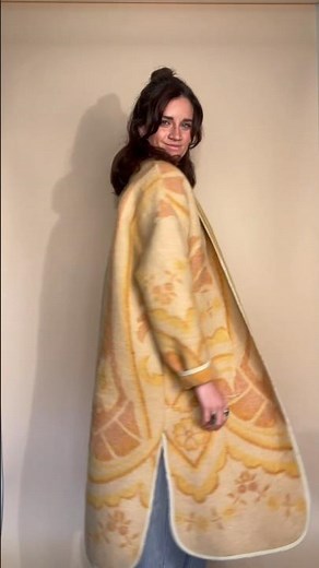 Turning a mid-century wool blanket into a duster jacket #diy #upcycle #upcycleblanket #midcentury