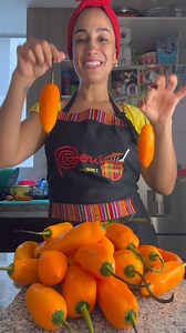 Pasta de Aji amarillo Tip: Para que no te piquen las manos lávatelas con azúcar #pastadeajiamarillo #ajiamarillo #ajiperuano #ajiamarillolicuado #comoprepararpastadeajiamarillo #cocinaperuana #nellyrossinelli | Nelly Rossinelli