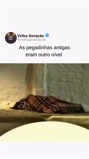 Velha Geração 📺 on Instagram: "Os CDs chegaram no Brasil em 1985 e mudaram para sempre a forma de ouvir música. Até então, a fita K7 era a queridinha das gerações! O primeiro celular surgiu em 1983, mas só quem tinha muito dinheiro poderia pagar pela enorme “tijolada”! O Game Boy foi lançado em 1989 pela Nintendo e se tornou um dos brinquedos mais desejados, revolucionando o mundo dos videogames portáteis. 🎮 Mortal Kombat foi lançado em 1992, criando um verdadeiro fenômeno de debates (e contro