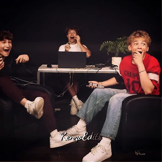 SHE PICKED UP NIDAL’S PHONE FIRST !! | ZHC Crafts