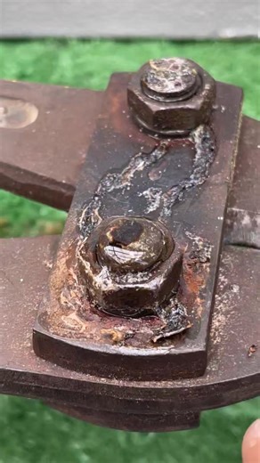 Tool Titans on Instagram: "The right way to loosen a rusted nut Simple, fast way to free rusted nuts #CaliGarage #USA #RustBreaker"