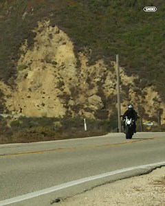 𝐍𝐄𝐎𝐓𝐄𝐂 𝐈𝐈 ~ 𝐓𝐡𝐞 𝐏𝐢𝐧𝐧𝐚𝐜𝐥𝐞 𝐨𝐟 𝐌𝐨𝐝𝐮𝐥𝐚𝐫 𝐇𝐞𝐥𝐦𝐞𝐭𝐬 ~ Pinlock® EVO fog-resistant system ~ Seamless Integration w/ SENA Bluetooth ~ 360° Pivot Locking System ~ Internal Sun Shield ~ 'Noise Isolator' Cheek Pads Reduce Unwanted Noise | Shoei Helmets USA