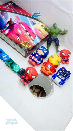 Big All Marvel Avengers: Hulk Pushes Spider-Man into a Hole #marvel #avengers #hulk #spiderman